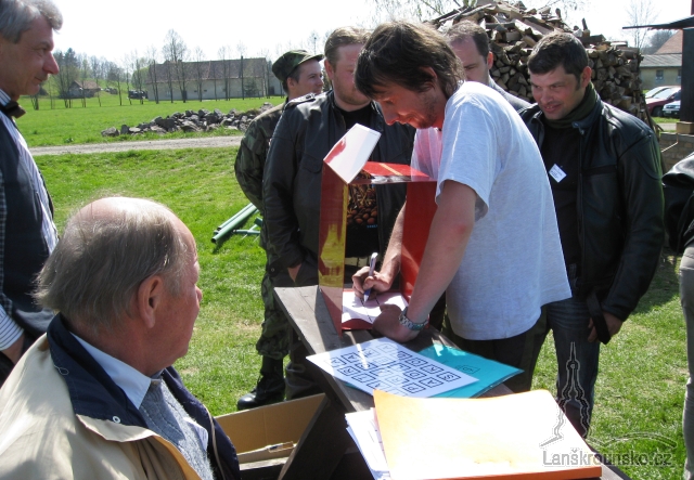 IMG_8815 soutez v zrcadlovem psani.jpg